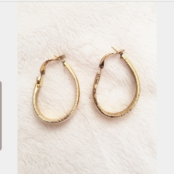 Vintage Jewelry - 💰Vintage Trifani Gold Hoop Earrings💰